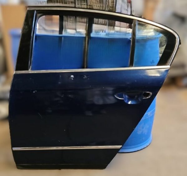 PUERTA TRASERA IZQUIERDA VOLKSWAGEN PASSAT AÑO 06