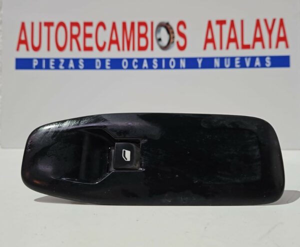 BOTONERA ELEVALUNAS DELANTERA DERECHA PEUGEOT 208 AÑO 2014