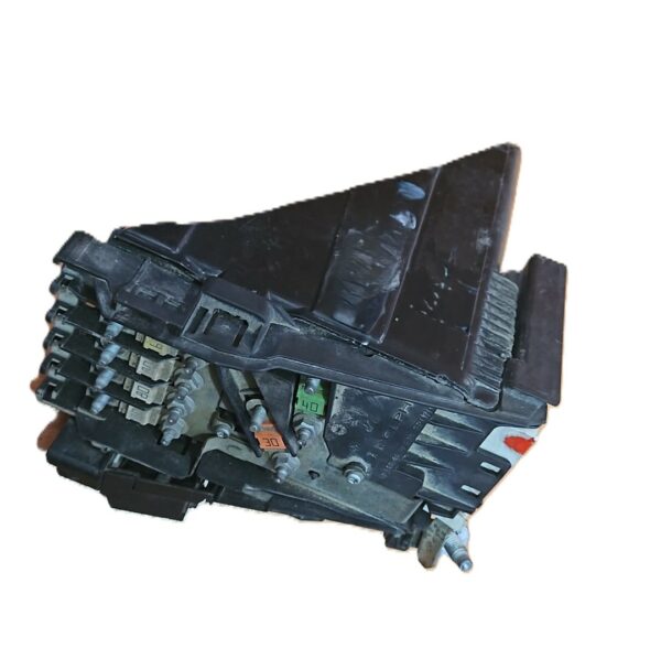 CAJA FUSIBLE (LADO BATERIA) 28236841 PEUGEOT 3008 AÑO 2010