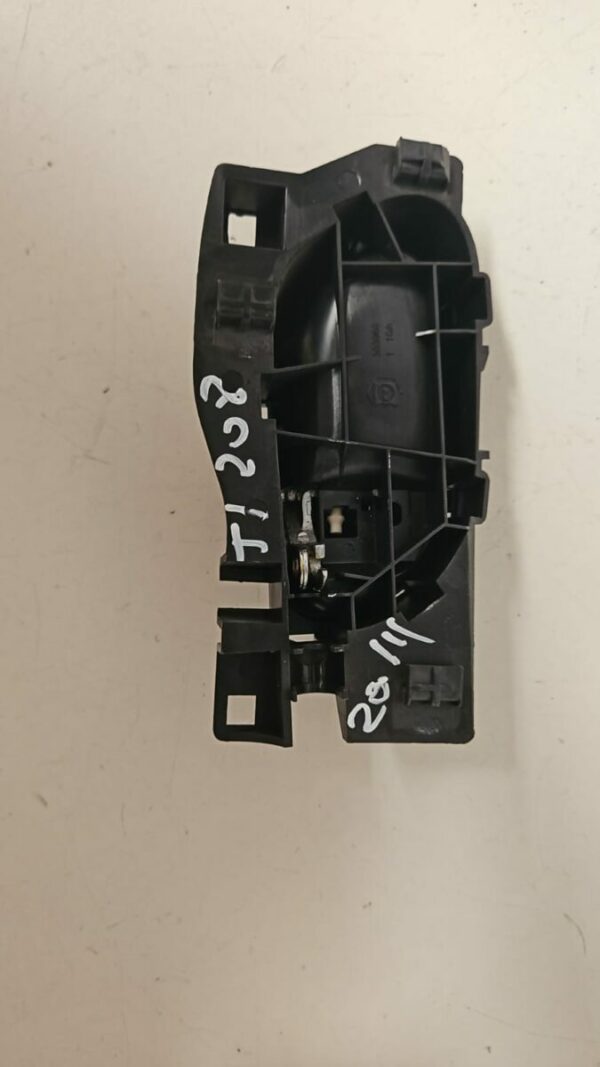 MANETA INTERIOR TRASERA IZQUIERDA PEUGEOT 208 AÑO 2014 - Imagen 2