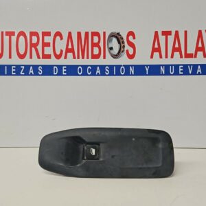 BOTONERA ELEVALUNAS DELANTERA DERECHA PEUGEOT 2008 AÑO 2016