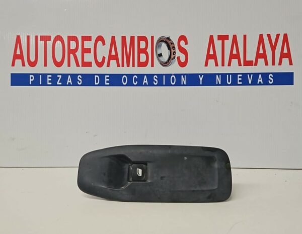 BOTONERA ELEVALUNAS DELANTERA DERECHA PEUGEOT 2008 AÑO 2016