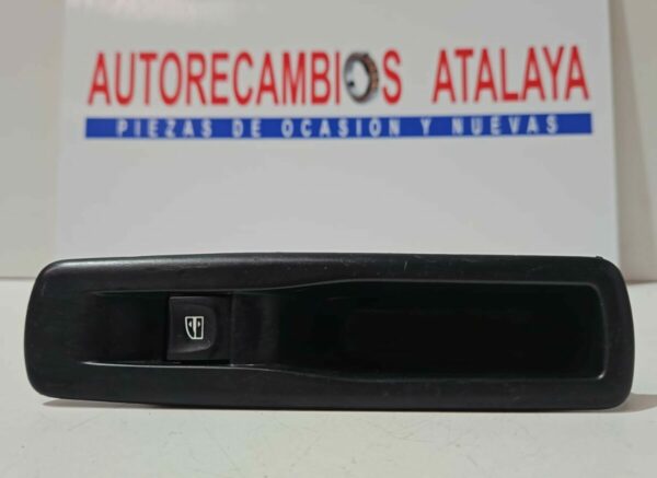 BOTONERA ELEVALUNAS TRASERA IZQUIERDA RENAULT MEGANE AÑO 2011