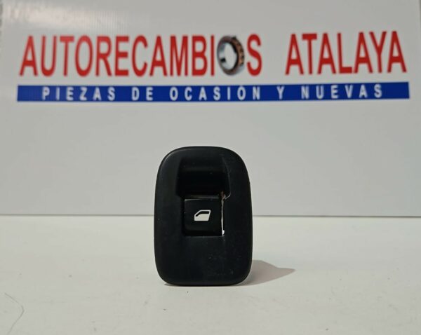 BOTONERA ELEVALUNAS TRASERA DERECHA PEUGEOT 2008 AÑO 2016
