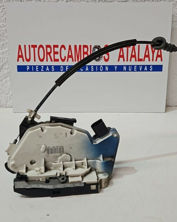 CERRADURA TRASERA IZQUIERDA SKODA SUPER B AÑO 2010