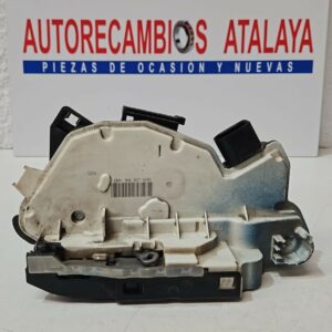 CERRADURA DELANTERA IZQUIERDA SKODA SUPER B AÑO 2010
