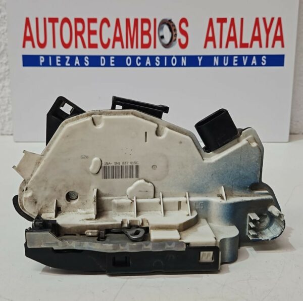 CERRADURA DELANTERA IZQUIERDA SKODA SUPER B AÑO 2010