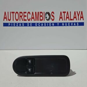 BOTONERA ELEVALUNAS DELANTERA IZQUIERDA DACIA DUSTER AÑO 2015