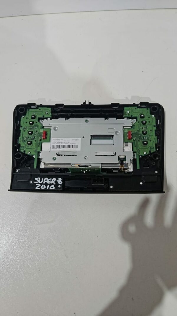 BOTONERA RADIO SKODA SUPER B AÑO 2010 - Imagen 2