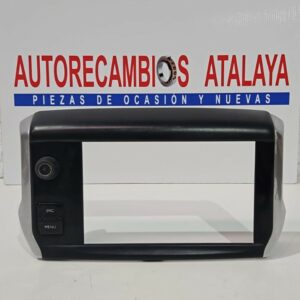 MOLDURA CENTRAL SALPICADERO/ MANDO MULTIFUNCION PEUGEOT 2008 AÑO 2016