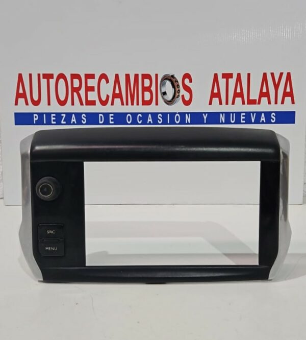 MOLDURA CENTRAL SALPICADERO/ MANDO MULTIFUNCION PEUGEOT 2008 AÑO 2016