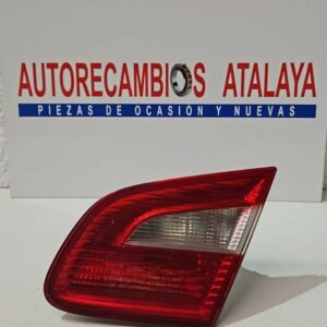 PILOTO INTERIOR TRASERO DERECHO SKODA SUPER B AÑO 2010 4 PUERTAS