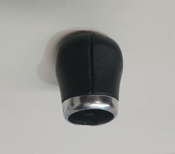 EMBELLECEDOR POMO PALANCA DE CAMBIO FORD FOCUS AÑO 2020 - Imagen 3