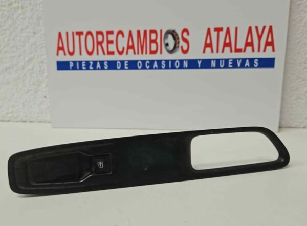 BOTONERA ELEVALUNAS DELANTERA DERECHA RENAULT CLIO AÑO 2017