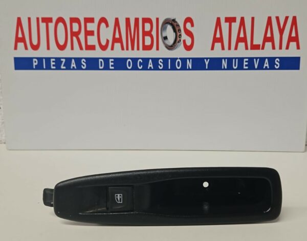 BOTONERA ELEVALUNAS TRASERA DERECHA RENAULT CLIO IV AÑO 2019