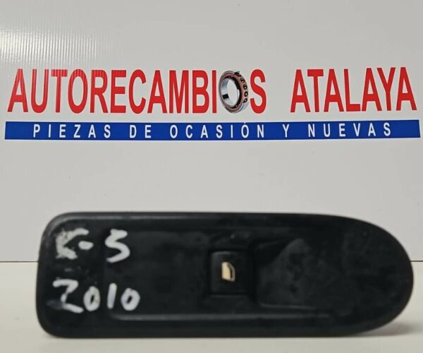 BOTONERA ELEVALUNAS DELANTERA DERECHA CITROEN C5 AÑO 2010