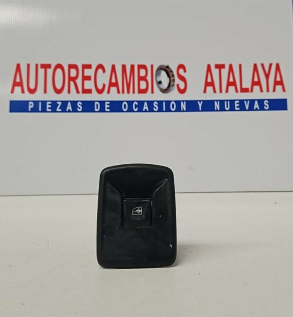 BOTONERA ELEVALUNAS DELANTERA DERECHA OPEL VIVARO AÑO 2015