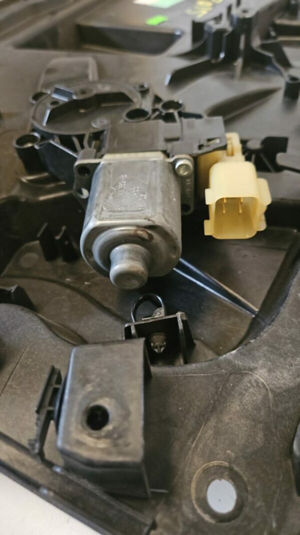ELEVALUNAS DELANTERO IZQUIERDO FORD FIESTA AÑO 2015 - Imagen 3