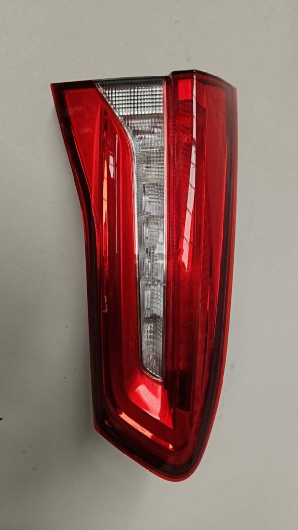 PILOTO INTERIOR TRASERO IZQUIERDO SW LED FORD FOCUS AÑO 2020 - Imagen 2