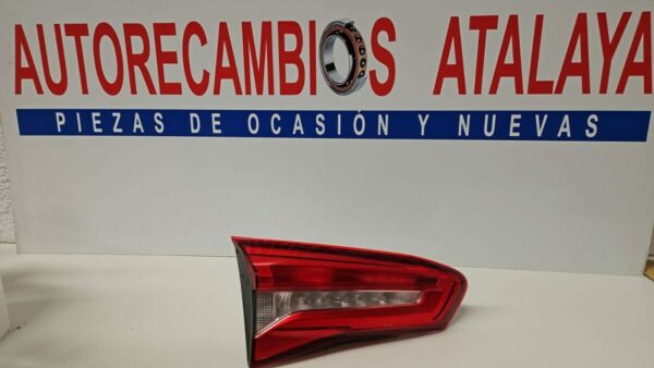 PILOTO INTERIOR TRASERO IZQUIERDO SW LED FORD FOCUS AÑO 2020