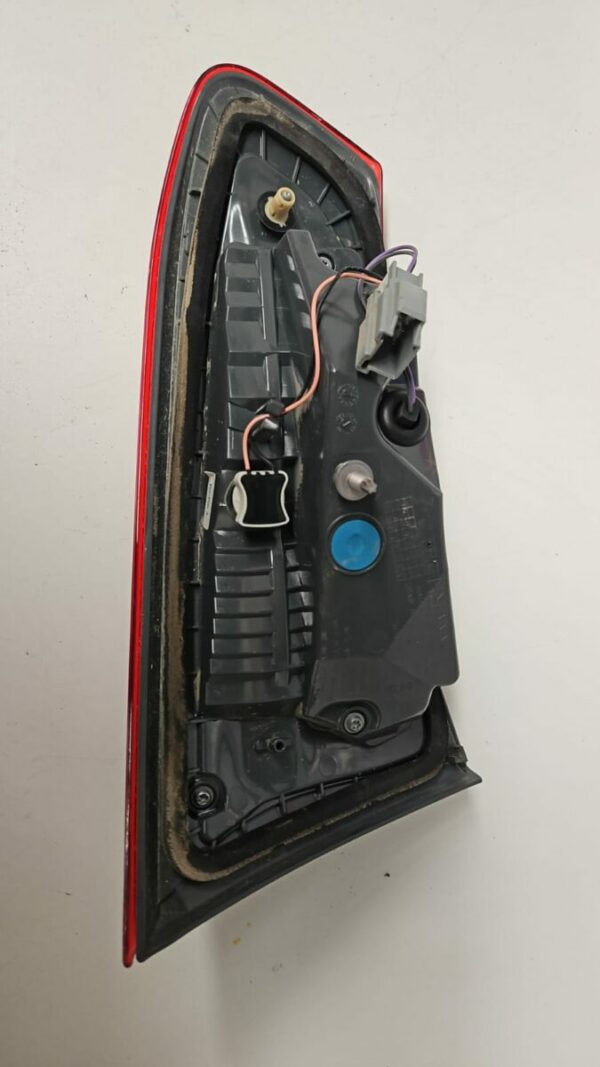 PILOTO INTERIOR TRASERO DERECHO SW LED FORD FOCUS AÑO 2020 - Imagen 3