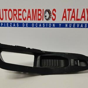 BOTONERA ELEVALUNAS DELANTERA DERECHA FORD FIESTA AÑO 2015