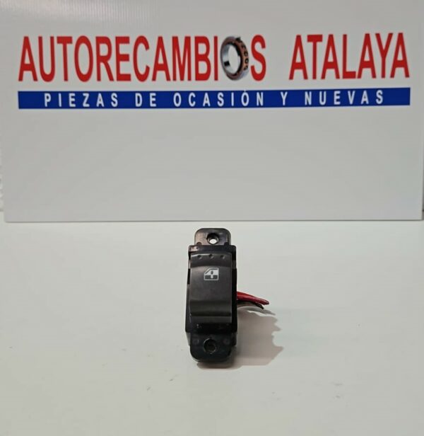 BOTONERA ELEVALUNAS TRASERA DERECHA SSANGYONG KYRON AÑO 2008