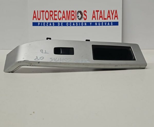 BOTONERA ELEVALUNAS TRASERA DERECHA JEEP COMPASS AÑO 2008