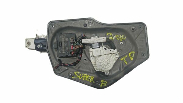 ELEVALUNAS TRASERA DERECHA SKODA SUPER B AÑO 2010
