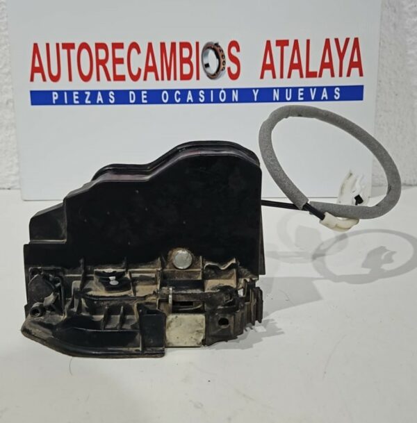 CERRADURA TRASERA DERECHA BMW X3 AÑO 2007