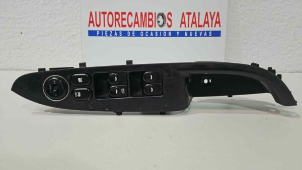 BOTONERA ELEVALUNAS DELANTERA IZQUIERDA HYUNDAI I30 AÑO 2008