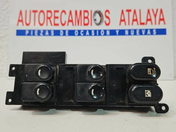 BOTONERA ELEVALUNAS DELANTERA IZQUIERDA HYUNDAI I30 AÑO 2007