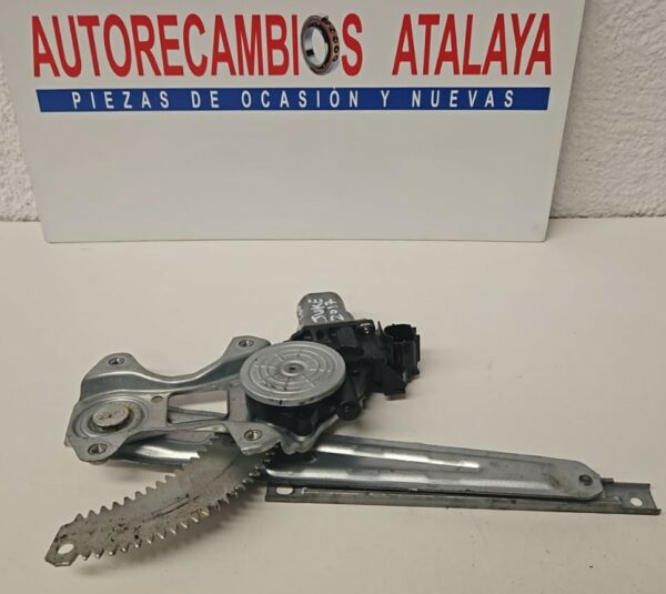 ELEVALUNAS TRASERO DERECHO NISSAN JUKE AÑO 2017