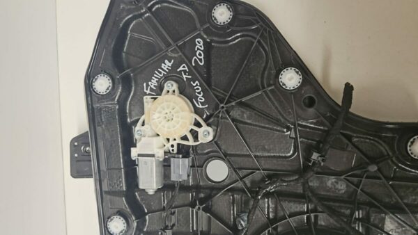 ELEVALUNAS TRASERO DERECHO FORD FOCUS AÑO 2020 SW - Imagen 2