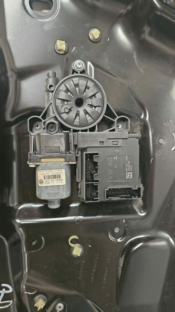 ELEVALUNAS DELANTERA IZQUIERDA 4 PUERTAS VOLKSWAGEN PASSAT AÑO 2011 - Imagen 4