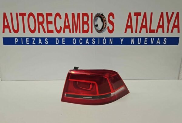 PILOTO EXTERIOR TRASERO DERECHO VOLKSWAGEN PASSAT AÑO 2011 4 PUERTAS