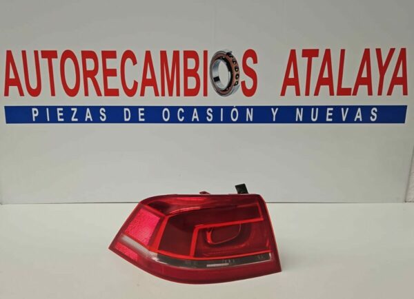 PILOTO EXTERIOR TRASERO IZQUIERDO VOLKSWAGEN PASSAT AÑO 2011 4 PUERTAS