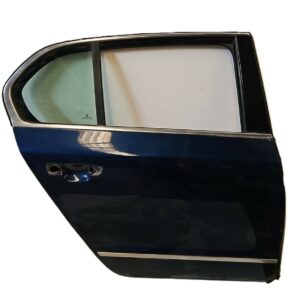 PUERTA TRASERA DERECHA SKODA SUPER B AÑO 2010
