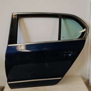 PUERTA TRASERA IZQUIERDA SKODA SUPER B AÑO 2010