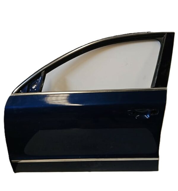 PUERTA DELANTERA IZQUIERDA SKODA SUPER B AÑO 2010