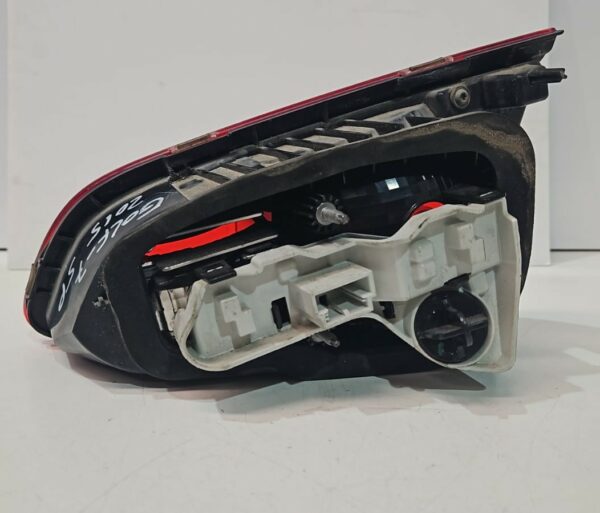 PILOTO TRASERO IZQUIERDO VOLKSWAGEN GOLF VII AÑO 2015 5 PUERTAS - Imagen 2