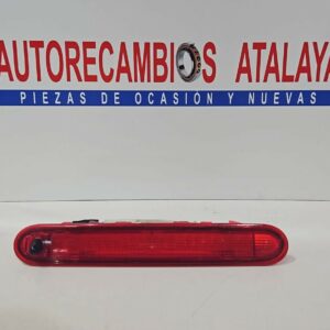 TERCERA LUZ DE FRENO RENAULT KANGOO AÑO 2015