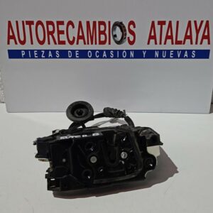 CERRADURA DELANTERA DERECHA SKODA SUPER B AÑO 2010