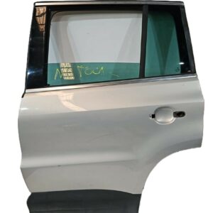 PUERTA TRASERA IZQUIERDA VOLKSWAGEN TIGUAN AÑO 2010