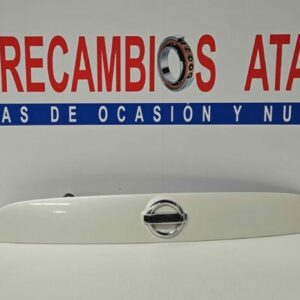 MOLDURA PORTON CON PULSADOR Y LUCES MATRICULA NISSAN JUKE AĂO 2017