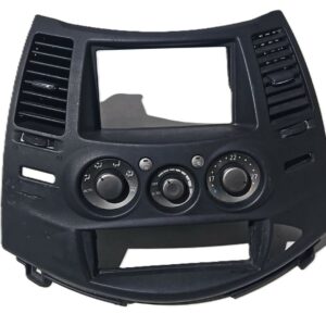 PANEL DE LA CONSOLA CENTRAL (CLIMATIZADOR) MITSUBISHI GRANDIS AÑO 2007