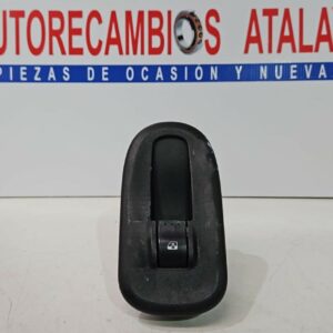 BOTONERA ELEVALUNA DELANTERA DERECHA RENAULT MASTER AÑO 2016