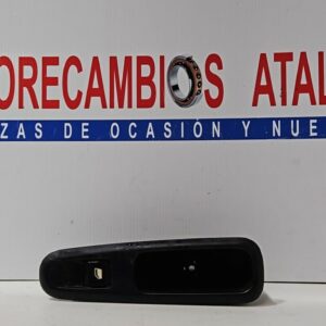 BOTONERA ELEVALUNAS TRASERA IZQUIERDA PEUGEOT 5008 AÑO 2010