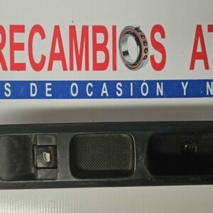 BOTONERA ELEVALUNAS DELANTERA DERECHA PEUGEOT 5008 AÑO 2010