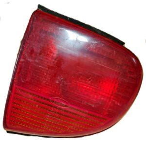 PILOTO INTERIOR TRASERO DERECHO 5 PUERTAS FORD ESCORT AÑO 1992-2000
